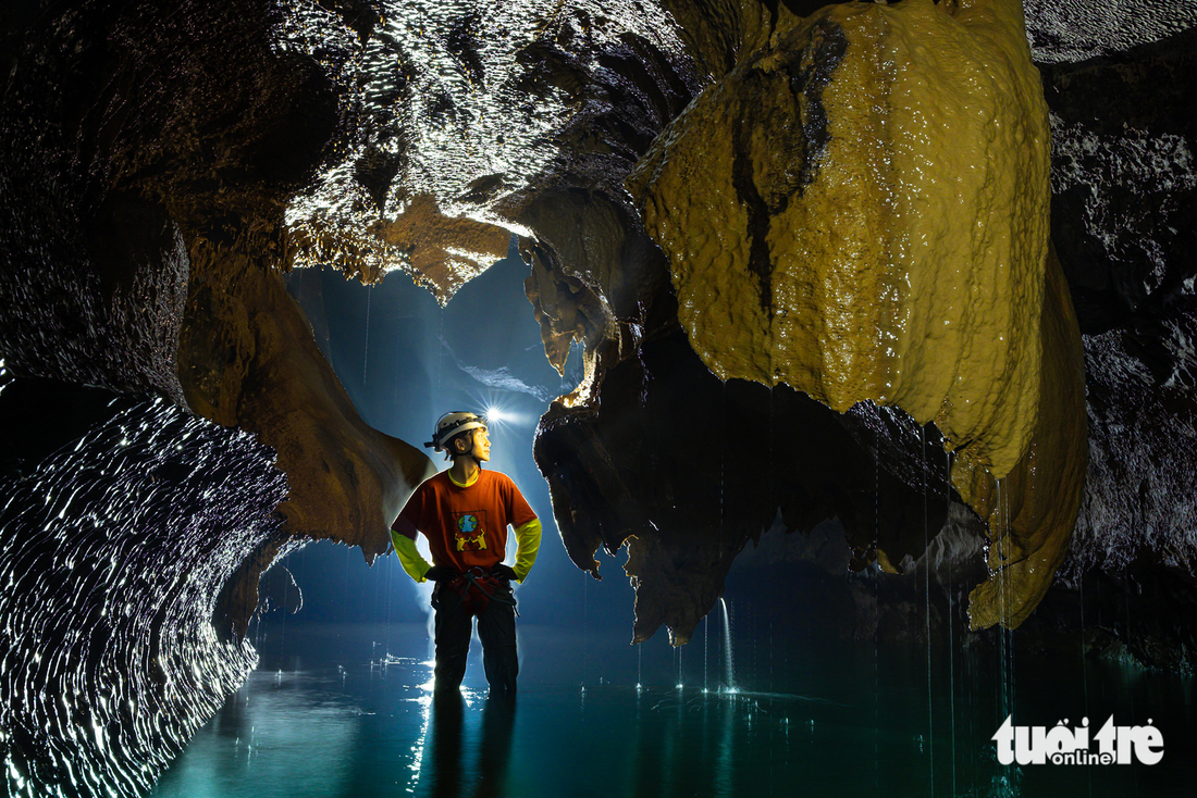 Ngây ngất với thạch nhũ trong hang động triệu năm ở Quảng Bình - Ảnh 8.