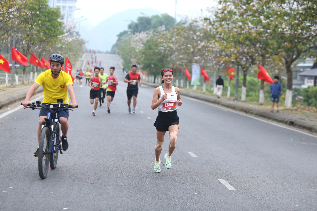 Hoàng Nguyên Thanh, Lê Thị Tuyết vô địch giải marathon quốc gia 2023 - Ảnh 6.