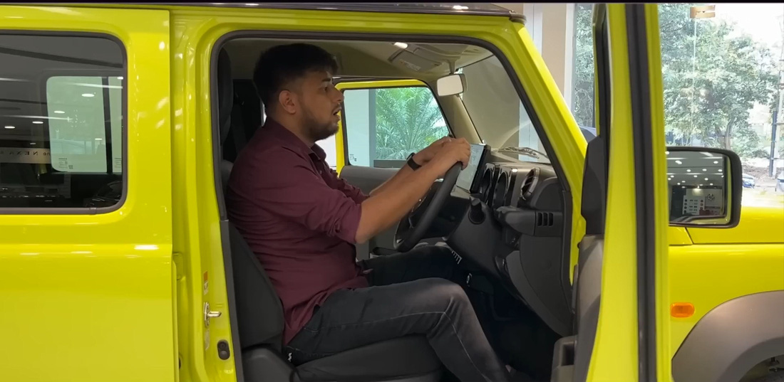 YouTuber bày cách ngủ trên Suzuki Jimny sắp bán ở Việt Nam - Ảnh 2.