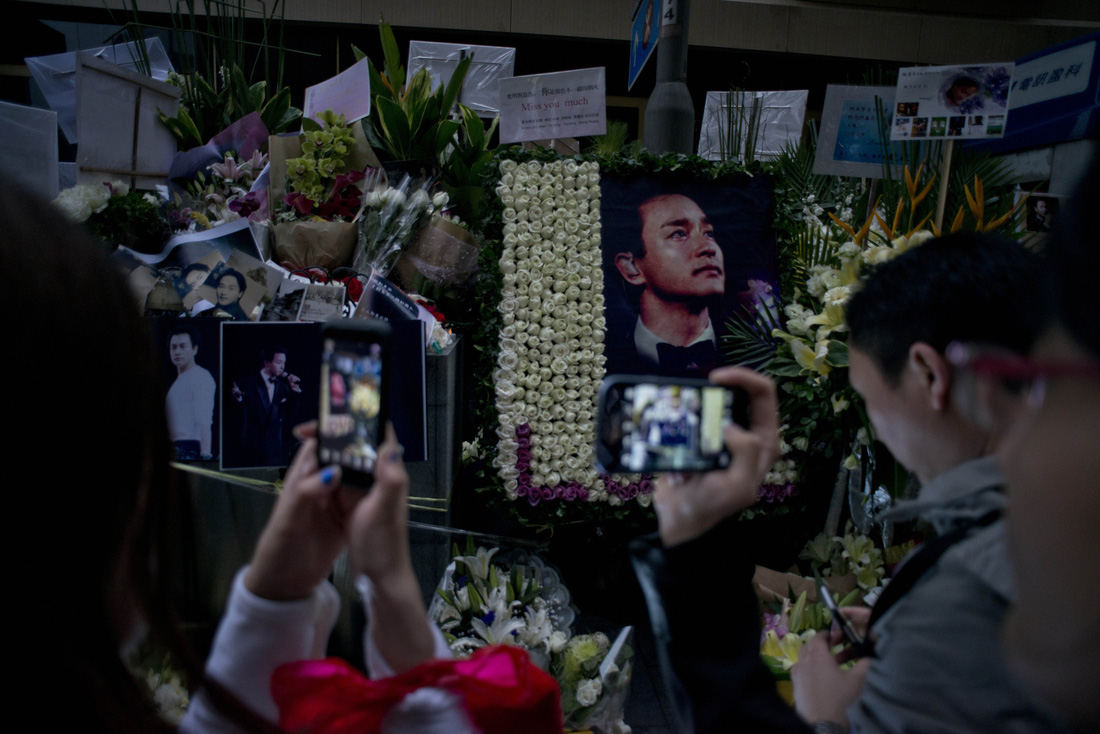 20 năm ngày mất của Trương Quốc Vinh, người hâm mộ không nguôi thương nhớ - Ảnh 1.