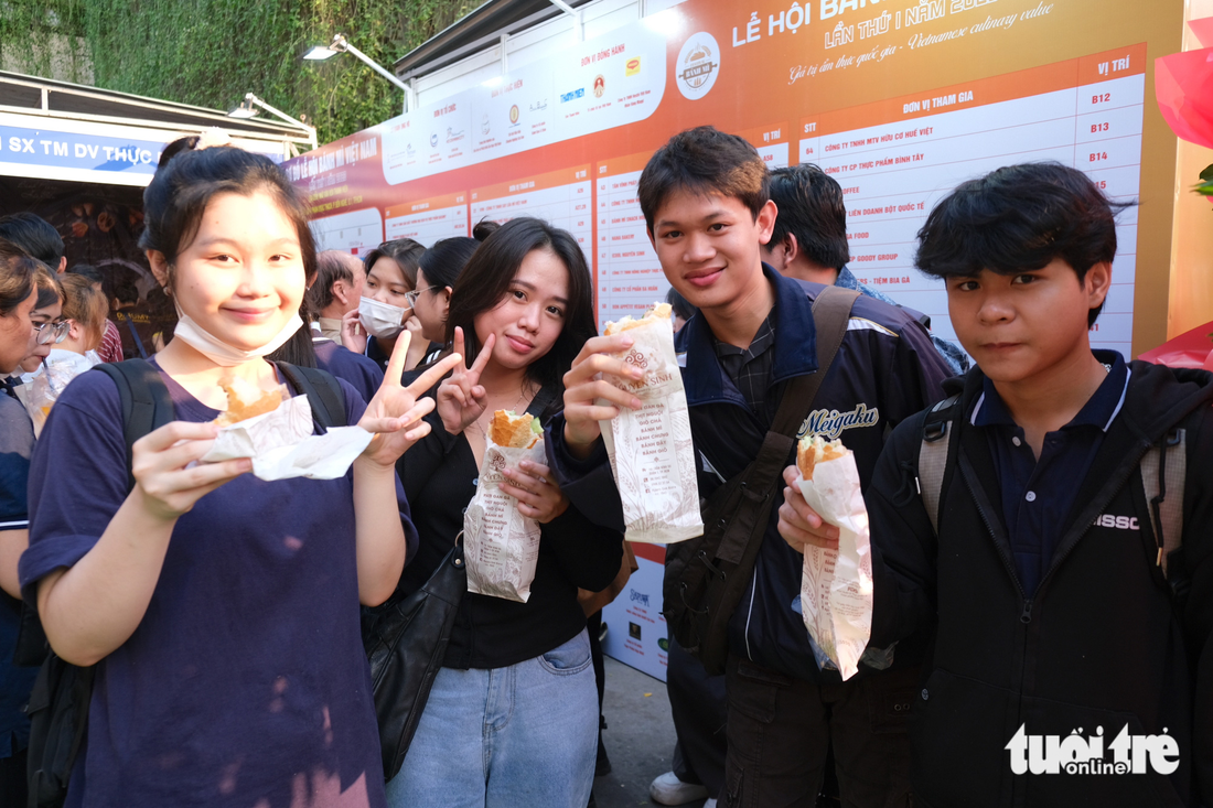 Thưởng thức vô vàn loại bánh ở lễ hội bánh mì Việt lần đầu tiên - Ảnh 1.