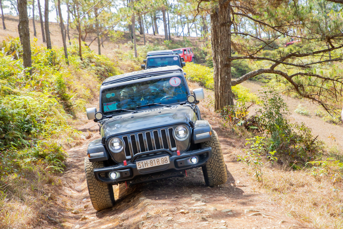 Dân chơi Jeep hành xác xe trên cung đường TP.HCM - Đà Lạt: Đi trên đồi núi dễ như trên quốc lộ - Ảnh 4.