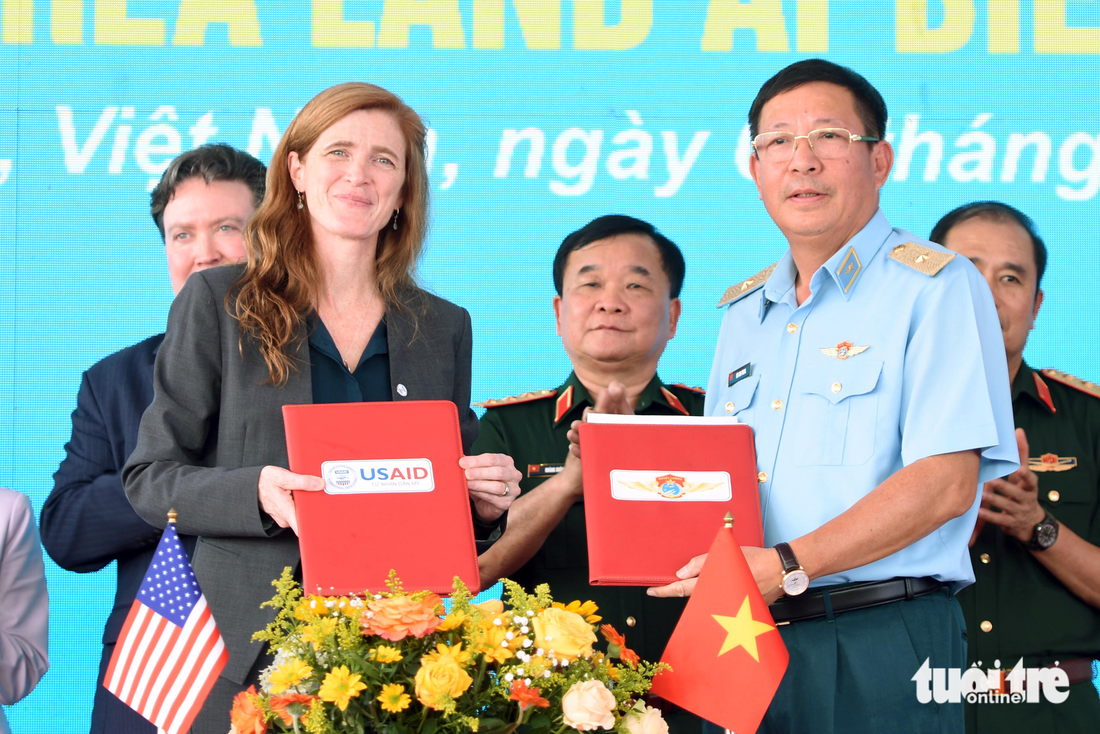 Bàn giao gần 3ha đất đã qua xử lý dioxin ở sân bay Biên Hòa - Ảnh 1.