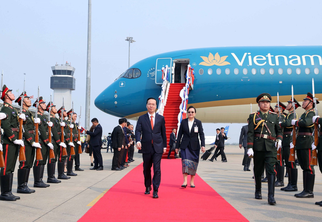 Lễ đón trọng thể Chủ tịch nước Võ Văn Thưởng tại Lào - Ảnh 1.