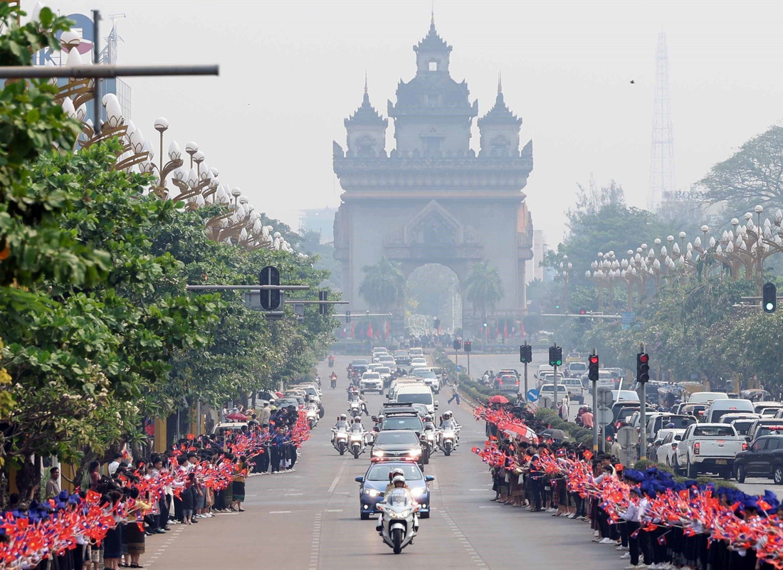 Lễ đón trọng thể Chủ tịch nước Võ Văn Thưởng tại Lào - Ảnh 2.