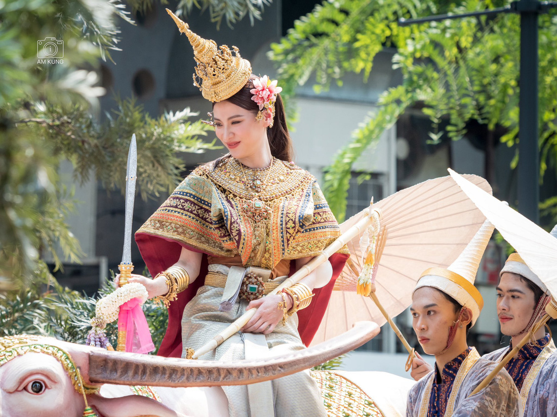 Nữ hoàng té nước Songkran 2023 vẫn là nàng Baifern - Ảnh 4.