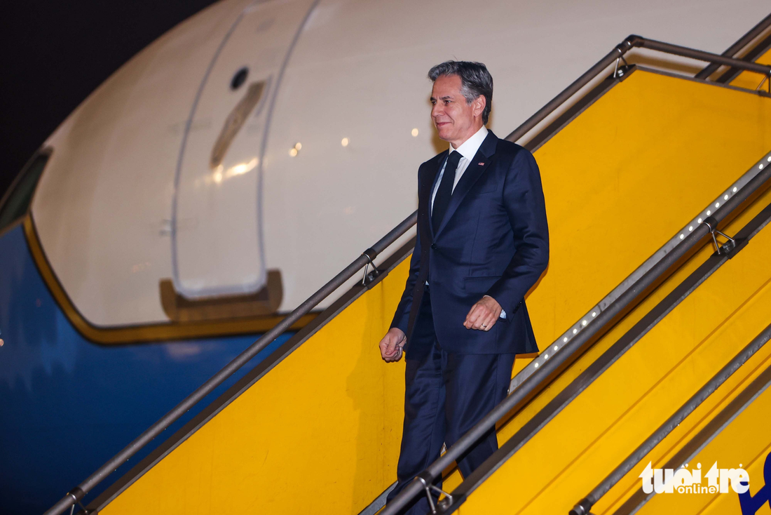 Ngoại trưởng Mỹ Antony Blinken đến Hà Nội, bắt đầu chuyến thăm Việt Nam đầu tiên - Ảnh 3.