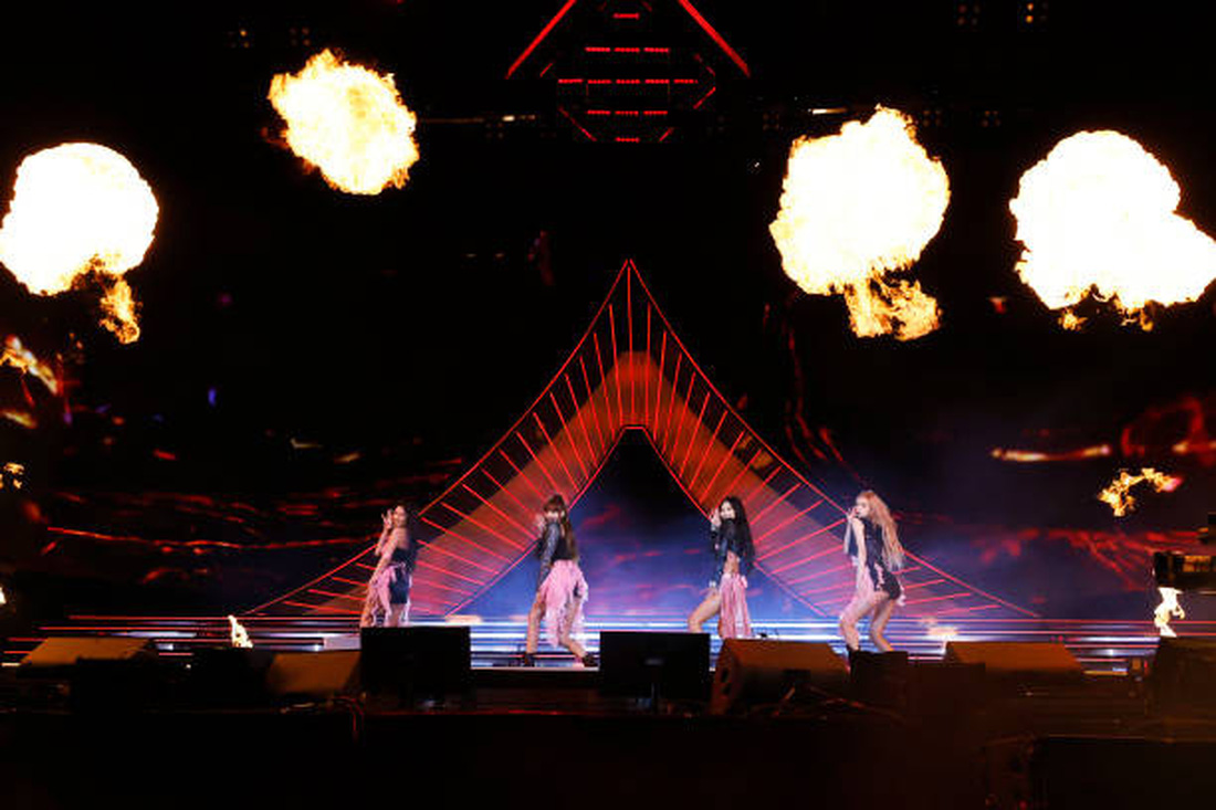 BlackPink thành nhóm nhạc nữ K-pop đầu tiên biểu diễn chính ở Coachella 2023 - Ảnh 3.