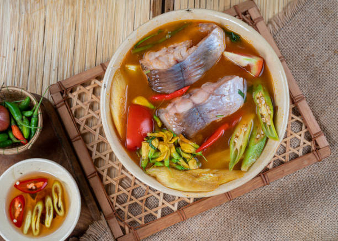 Canh chua cá Việt Nam xuất hiện trên các bảng xếp hạng của Taste Atlas - Ảnh 1.