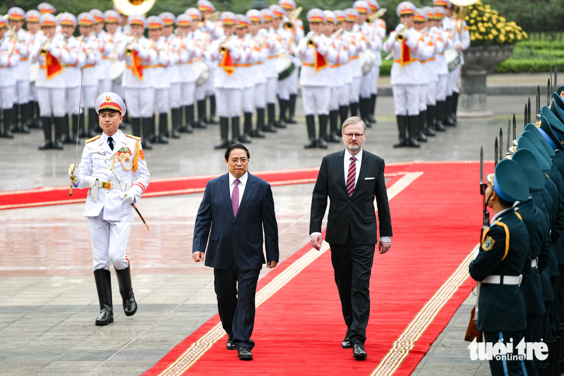 Thủ tướng Phạm Minh Chính đón và hội đàm với Thủ tướng Czech Petr Fiala - Ảnh 3.