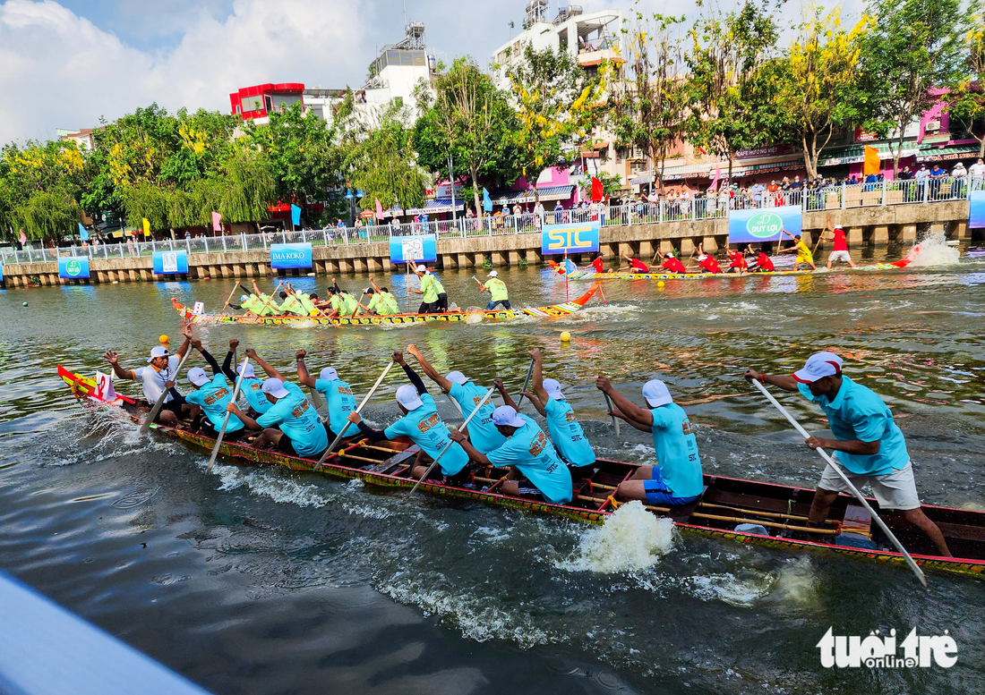 Đua ghe ngo trên kênh Nhiêu Lộc - Thị Nghè - Ảnh 5.