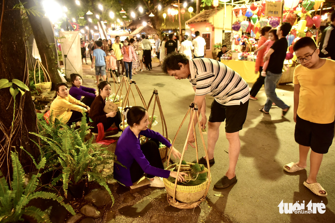 Khách tấp nập đổ về lễ hội văn hóa ẩm thực của Saigontourist Group - Ảnh 2.