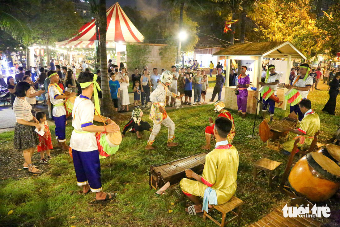 Khách tấp nập đổ về lễ hội văn hóa ẩm thực của Saigontourist Group - Ảnh 5.