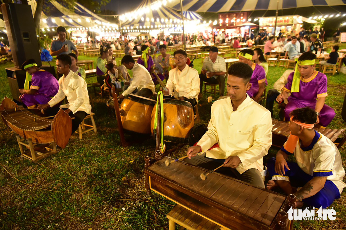 Khách tấp nập đổ về lễ hội văn hóa ẩm thực của Saigontourist Group - Ảnh 6.