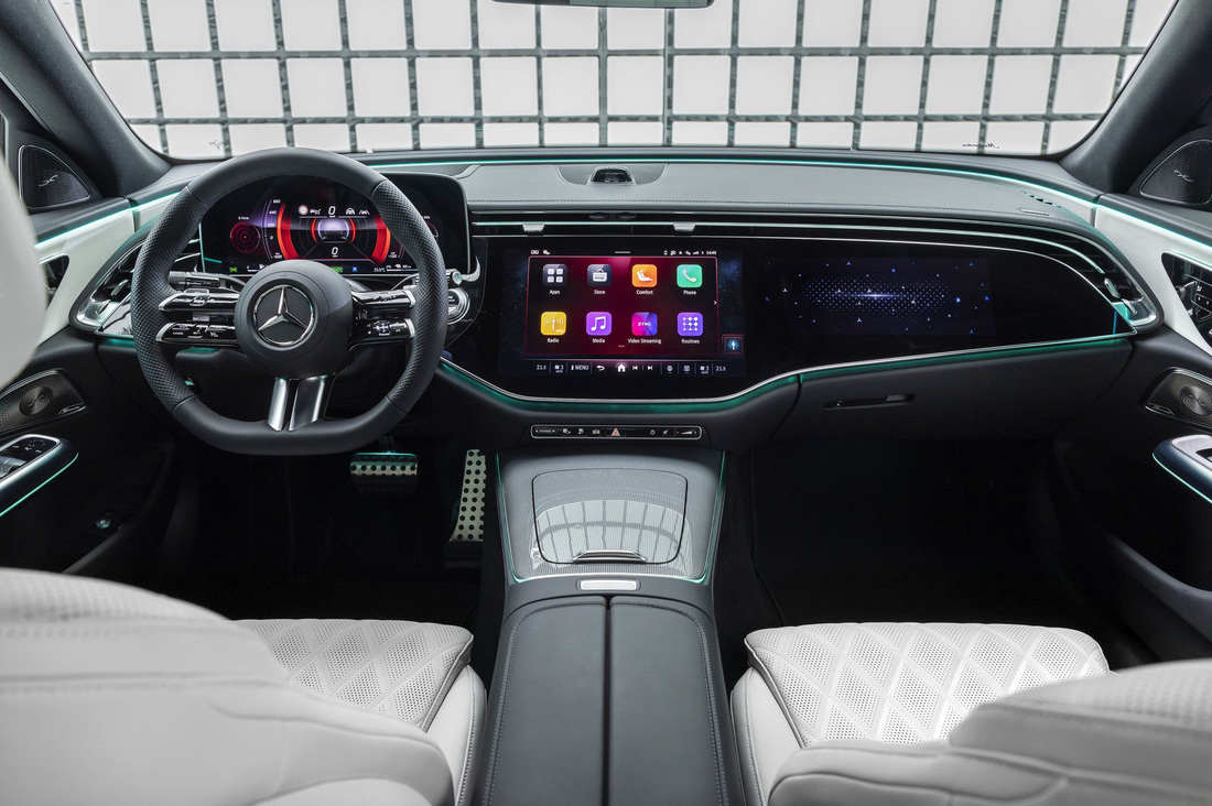 Mercedes-Benz E-Class 2024 ra mắt: Như xe điện, tràn ngập công nghệ, xem được TikTok, họp Zoom - Ảnh 9.