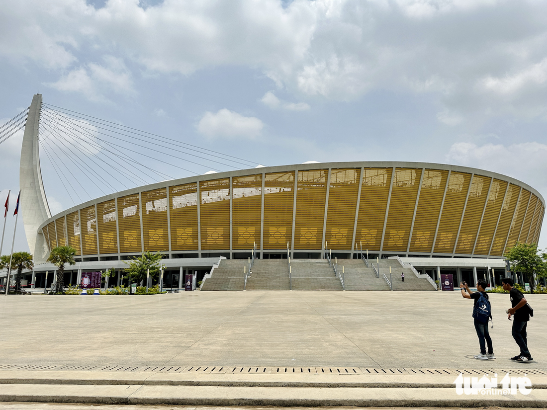 Chiêm ngưỡng sân vận động quốc gia Morodok Techo trị giá 160 triệu USD của Campuchia - Ảnh 1.