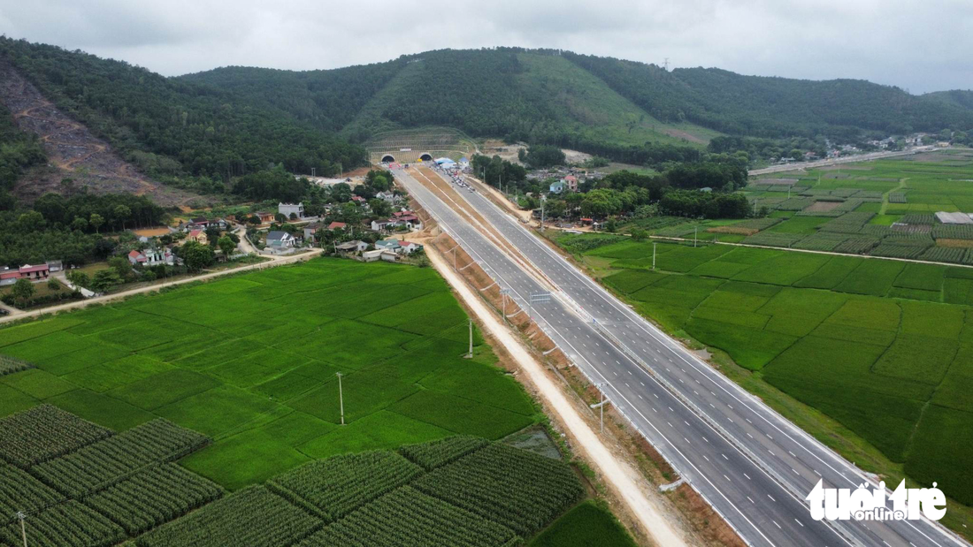 Thủ tướng khánh thành hai cao tốc Phan Thiết - Dầu Giây và Mai Sơn - quốc lộ 45 - Ảnh 13.