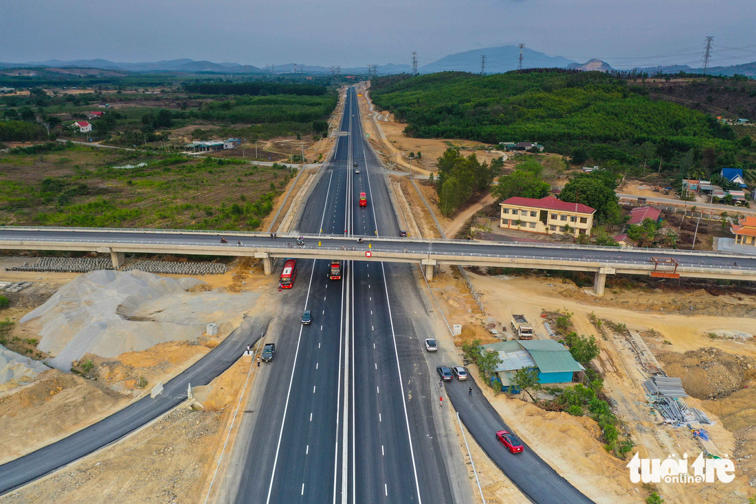 Vì sao cao tốc Phan Thiết - Dầu Giây tắc hai đầu ra vào? - Ảnh 4.