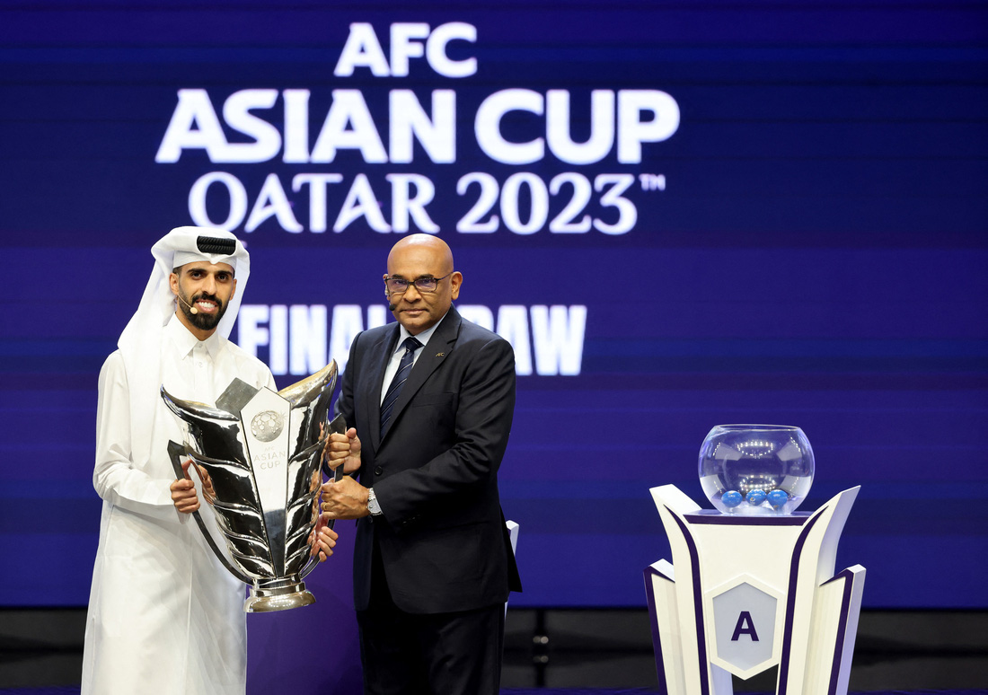 Chiếc hớt tóc bạc của Asian Cup 2023 - Ảnh; REUTERS