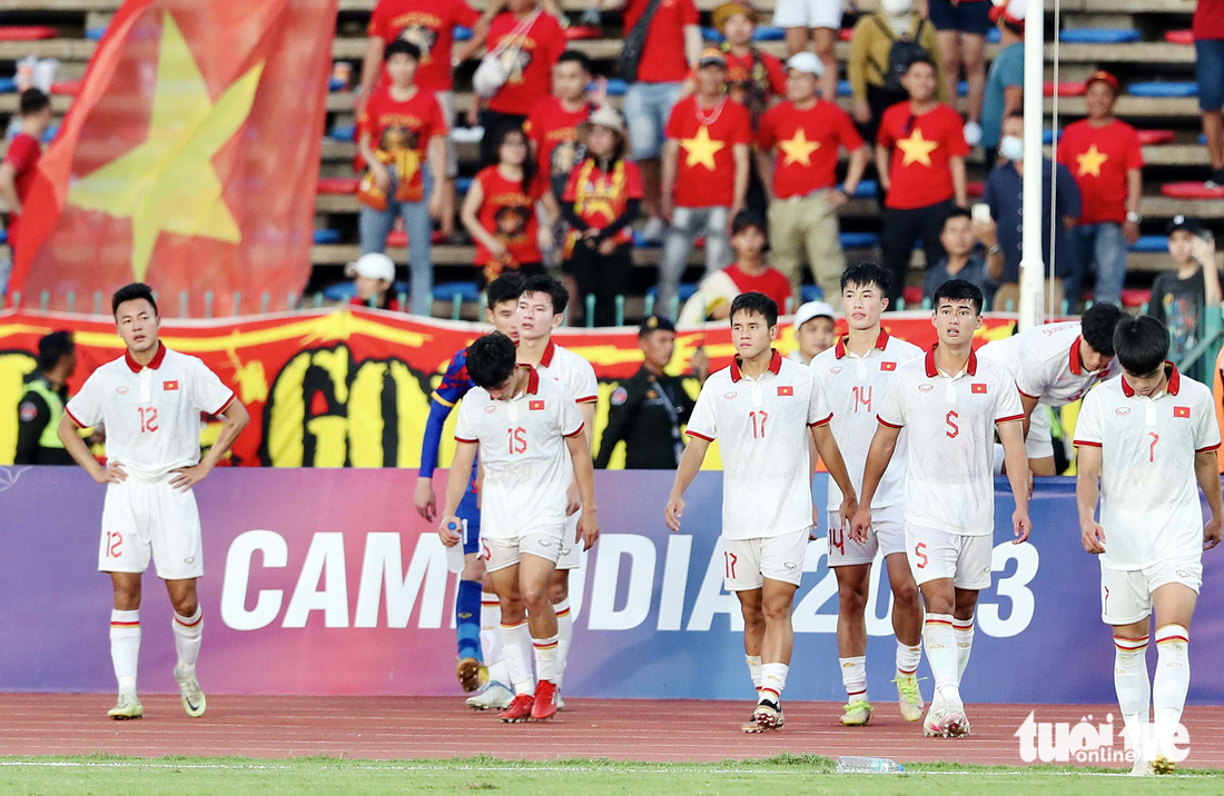 Cầu thủ U22 Việt Nam cay mắt thẫn thờ sau trận thua U22 Indonesia - Ảnh 8.