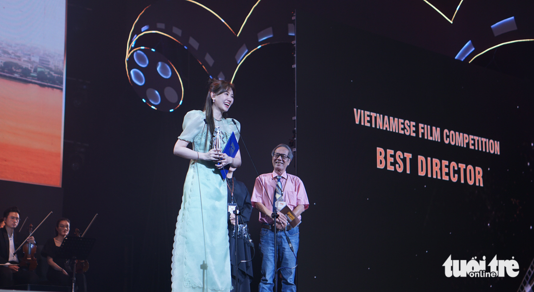 Trấn Thành là đạo diễn xuất sắc, Nhà bà Nữ là phim Việt hay nhất ở Liên hoan phim châu Á Đà Nẵng - Ảnh 6.