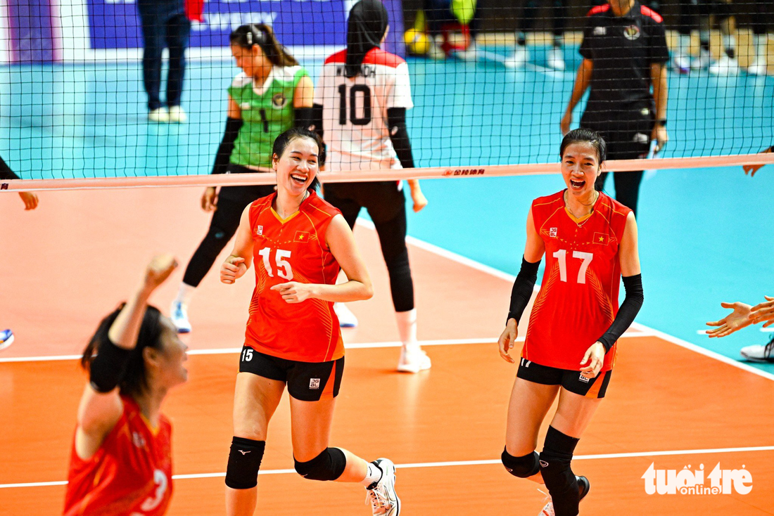 Thót tim trận gặp Indonesia, bóng chuyền nữ Việt Nam vào chung kết SEA Games 32 - Ảnh 1.