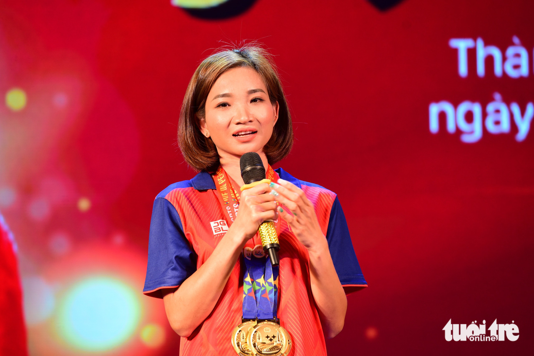 Nguyễn Thị Oanh: Nhiều đồng đội rất giỏi, tôi chỉ may mắn hơn mà thôi - Ảnh 1.