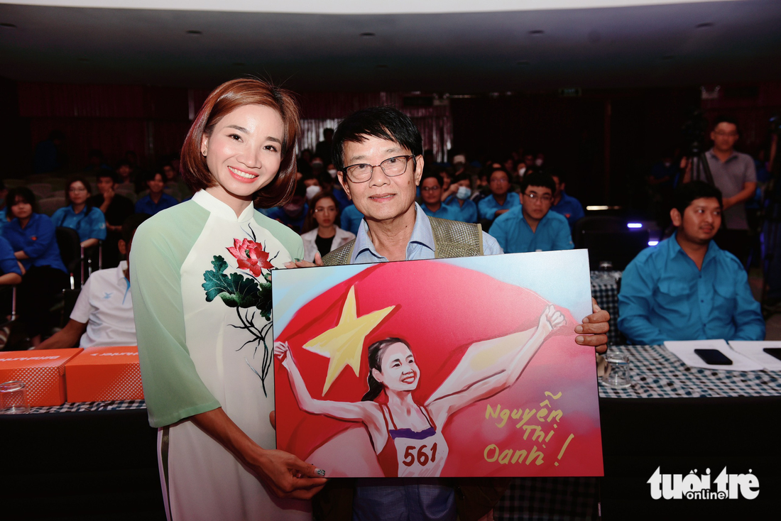 Nguyễn Thị Oanh: Nhiều đồng đội rất giỏi, tôi chỉ may mắn hơn mà thôi - Ảnh 20.