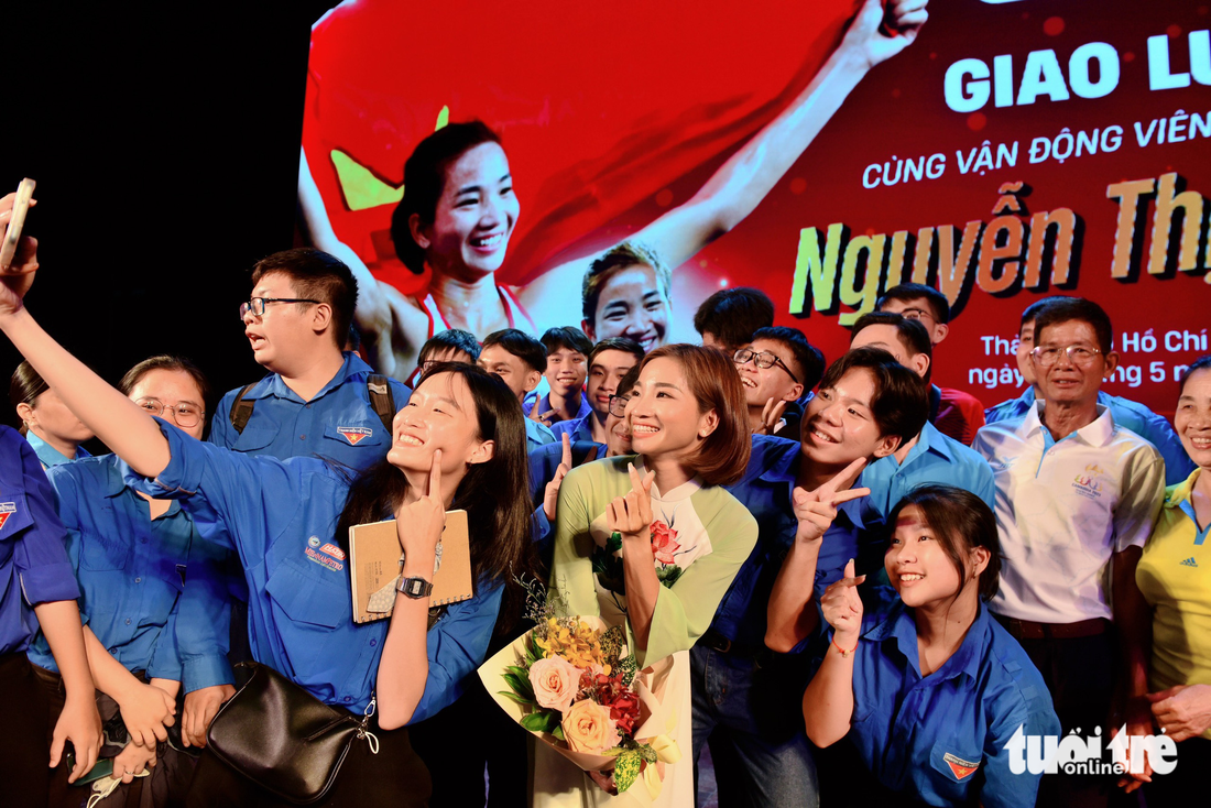Nguyễn Thị Oanh: Nhiều đồng đội rất giỏi, tôi chỉ may mắn hơn mà thôi - Ảnh 24.