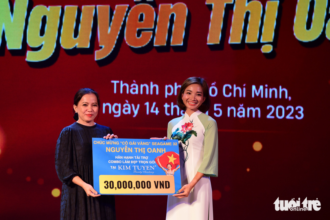 Nguyễn Thị Oanh: Nhiều đồng đội rất giỏi, tôi chỉ may mắn hơn mà thôi - Ảnh 16.