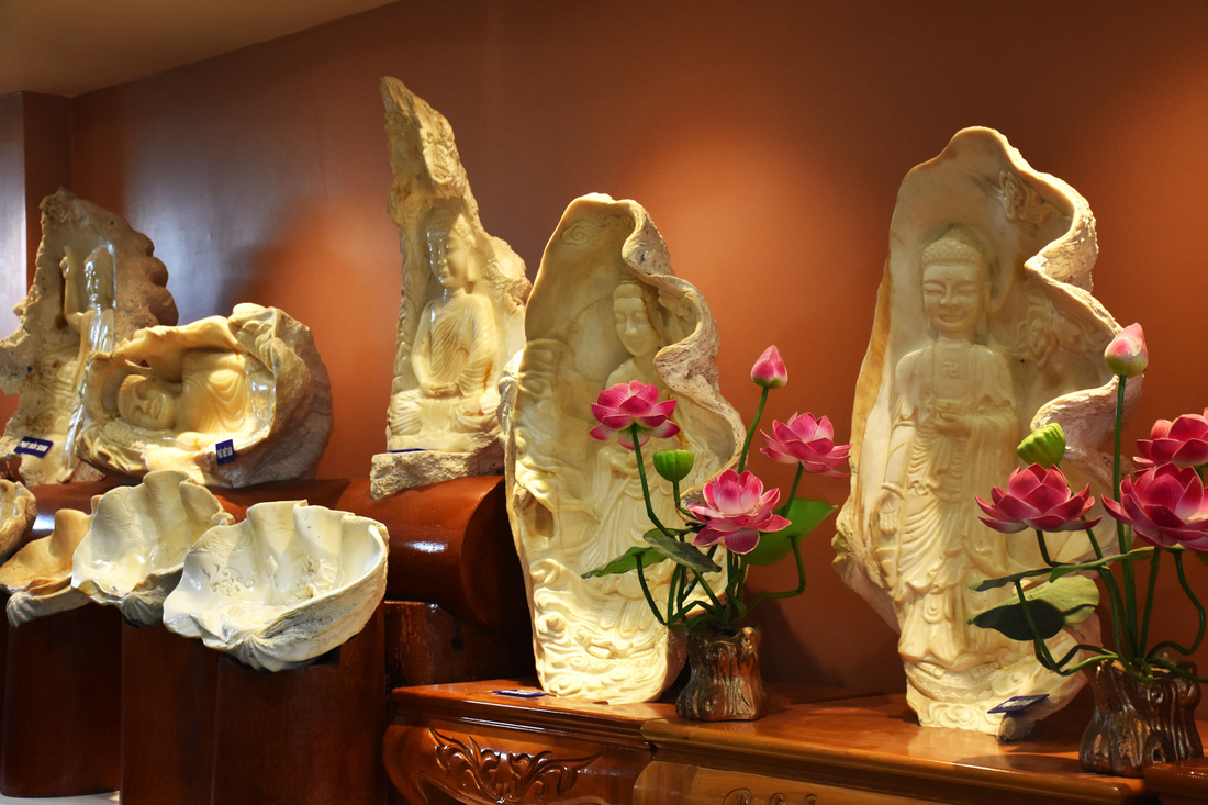 Bộ sưu tập điêu khắc tượng Phật trên vỏ ốc Trường Sa xác lập kỷ lục Việt Nam - Ảnh 2.