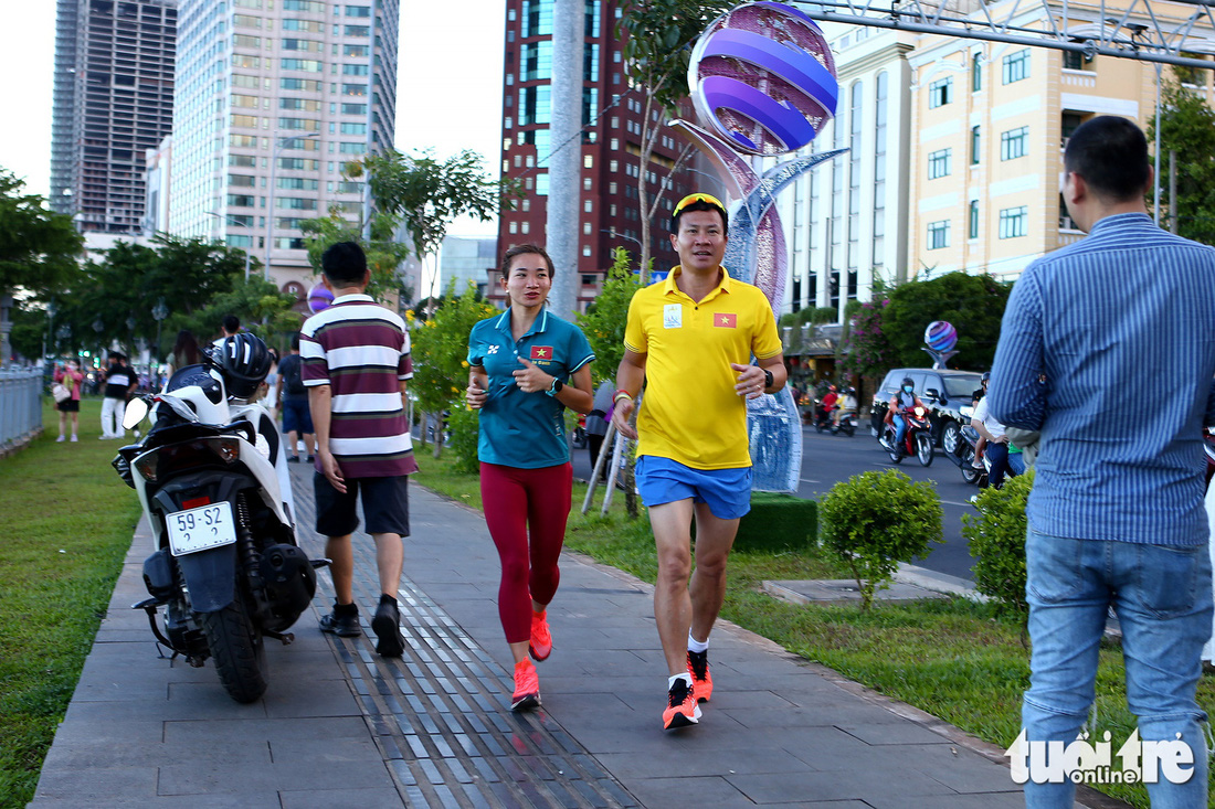 Nguyễn Thị Oanh trở lại tập luyện ngay sau SEA Games 32 - Ảnh 1.