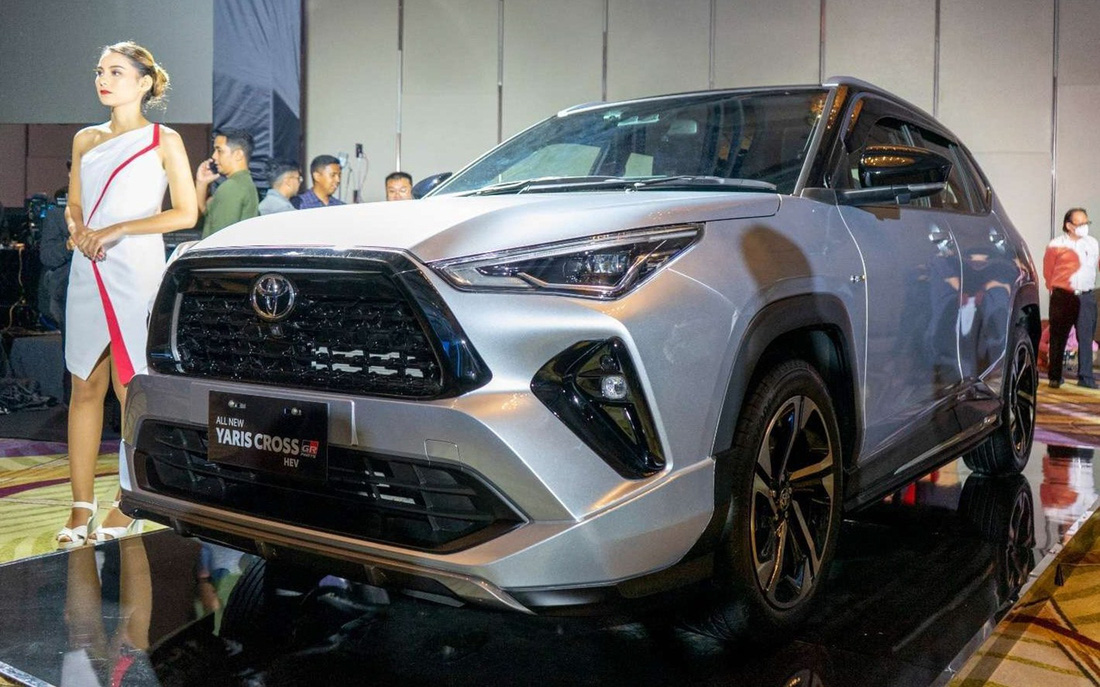 Xe đã đăng ký ở Việt Nam Toyota Yaris Cross 2023 ra mắt: Lớn hơn Raize, nhỏ hơn Corolla Cross - Ảnh 3.