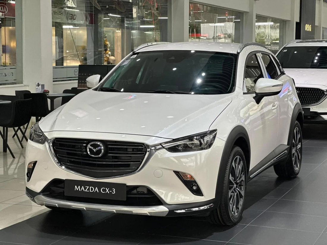 Tin tức giá xe: Mazda CX-3 xả hàng tồn, lần đầu giảm giá tới 100 triệu đồng - Ảnh 1.