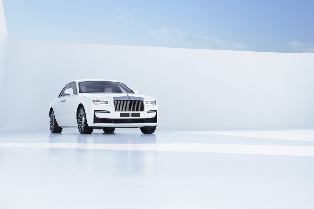 Xe Rolls-Royce im lặng như tờ, người lái mất phương hướng - Ảnh 3.