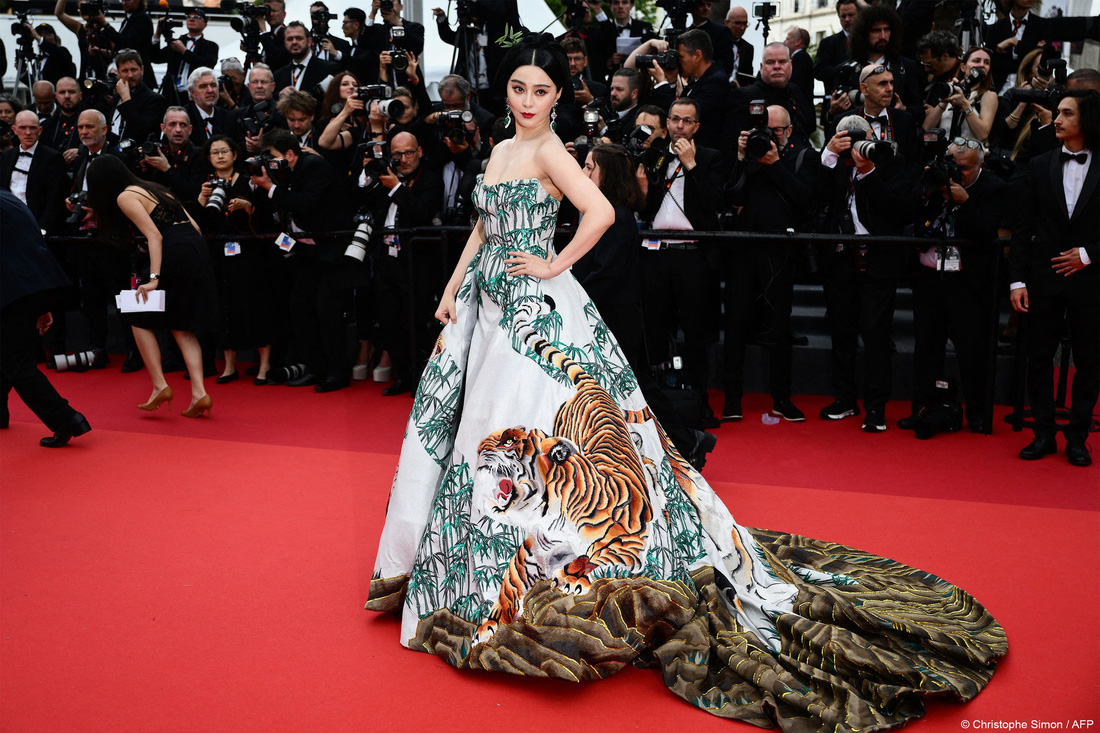 Phạm Băng Băng mang con hổ trong rừng tre lên thảm đỏ Liên hoan phim Cannes - Ảnh 2.