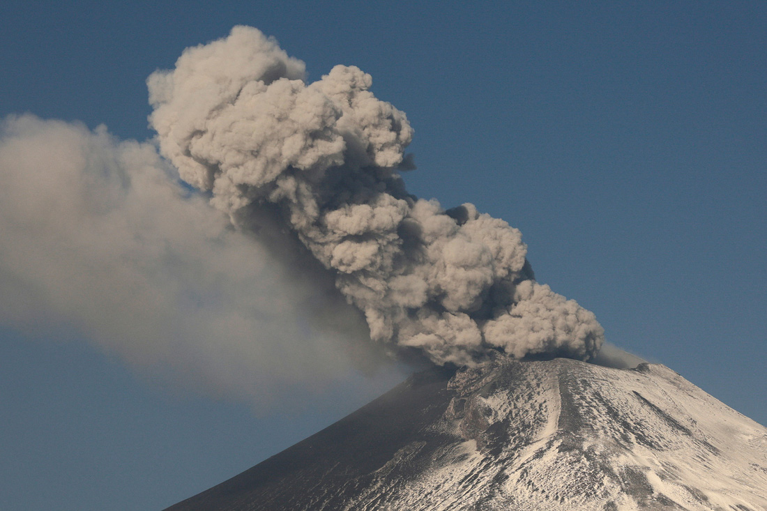 Mexico hủy lớp học nhiều nơi vì núi lửa hoạt động mạnh - Ảnh 2.