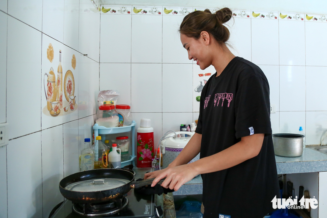 Vượt nỗi đau mất bố, mẹ và anh trai, cô gái vàng’ giành nhiều kỷ lục SEA Games - Ảnh 4.