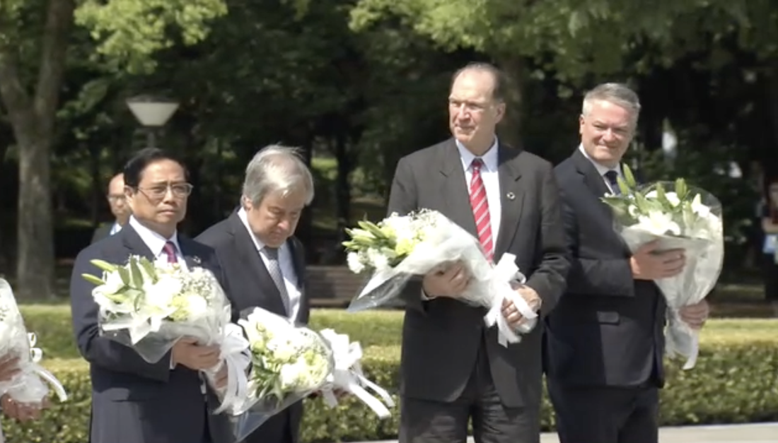 Thủ tướng Phạm Minh Chính cùng lãnh đạo G7 thăm công viên hòa bình Hiroshima - Ảnh 2.