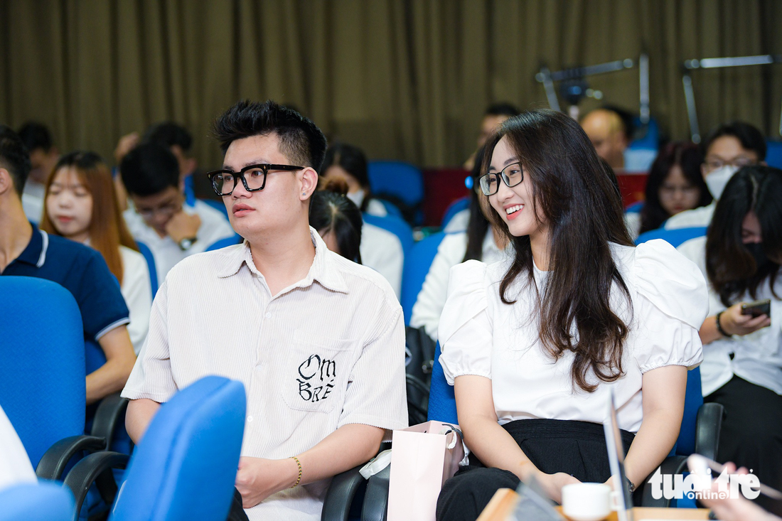Đặt hàng sinh viên Việt Nam: Làm sao phủ xanh mạng xã hội? - Ảnh 1.