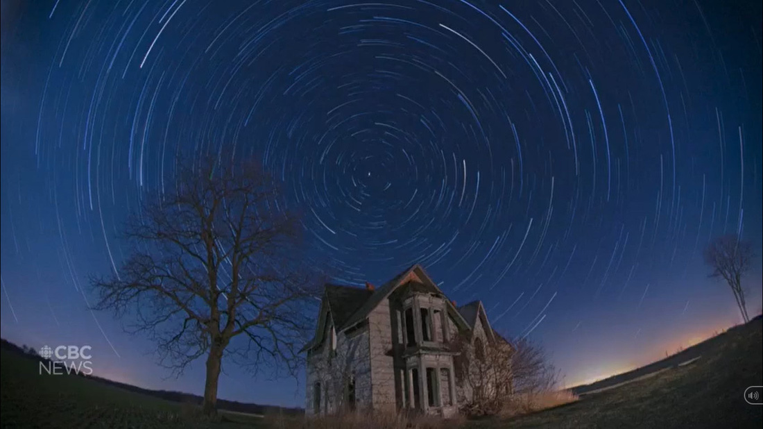 Một ảnh chụp ngôi nhà bỏ hoang vào ban đêm - Ảnh chụp màn hình: CBC News