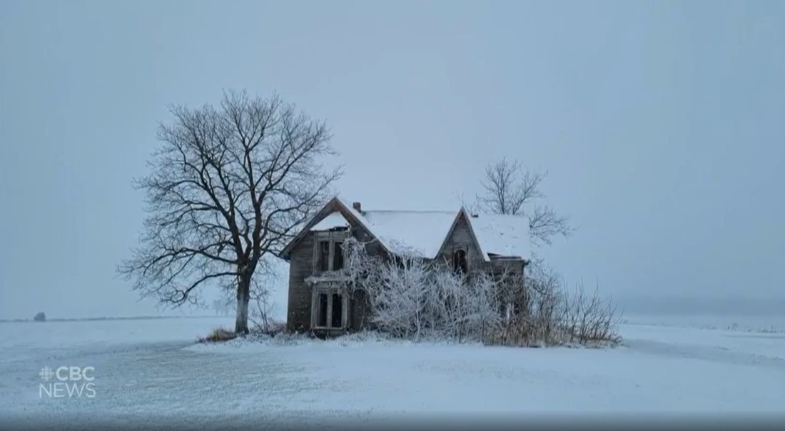 Một ảnh chụp ngôi nhà bỏ hoang vào mùa đông - Ảnh chụp màn hình: CBC News