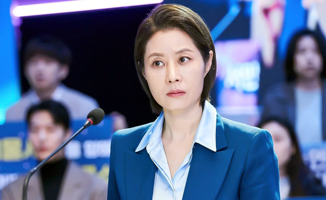 Moon So Ri đóng vai Oh Kyung Sook, người đấu tranh vì công lý trong Queenmaker - Ảnh: Netflix