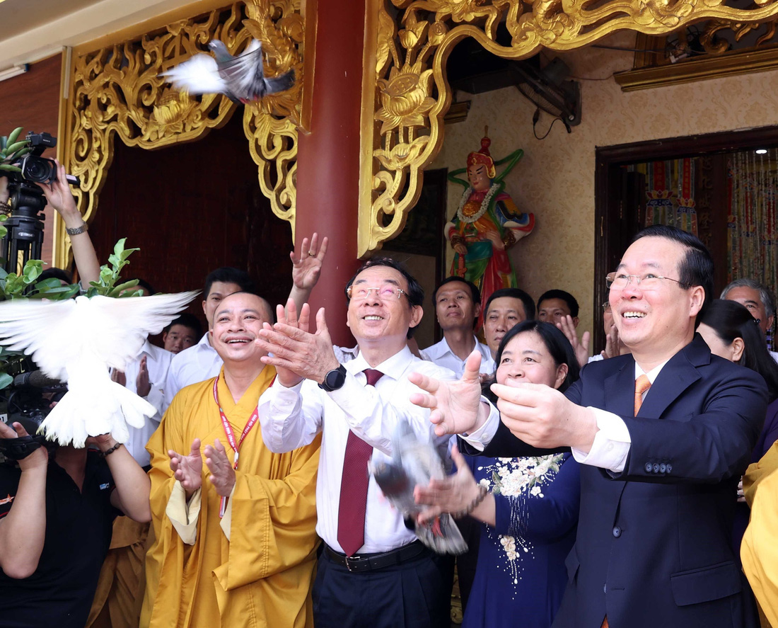 Chủ tịch nước Võ Văn Thưởng chúc mừng đại lễ Phật đản tại TP.HCM - Ảnh 1.