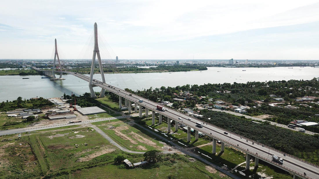 Cầu Cần Thơ bắc qua sông Hậu và nối liền tỉnh Vĩnh Long với TP Cần Thơ được xây dựng nhờ phần lớn ODA từ Nhật Bản - Ảnh: Tư liệu TTO