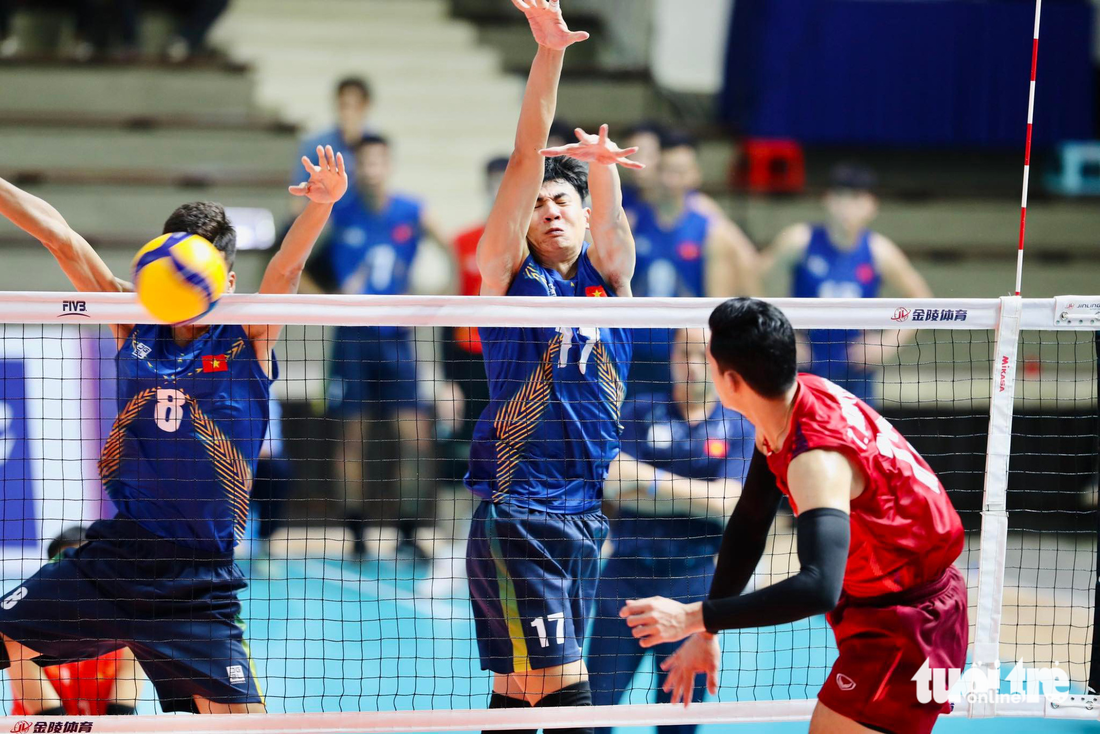 Tuyển bóng chuyền Việt Nam thua ngược Thái Lan 1-3 ở SEA Games 32 - Ảnh 5.