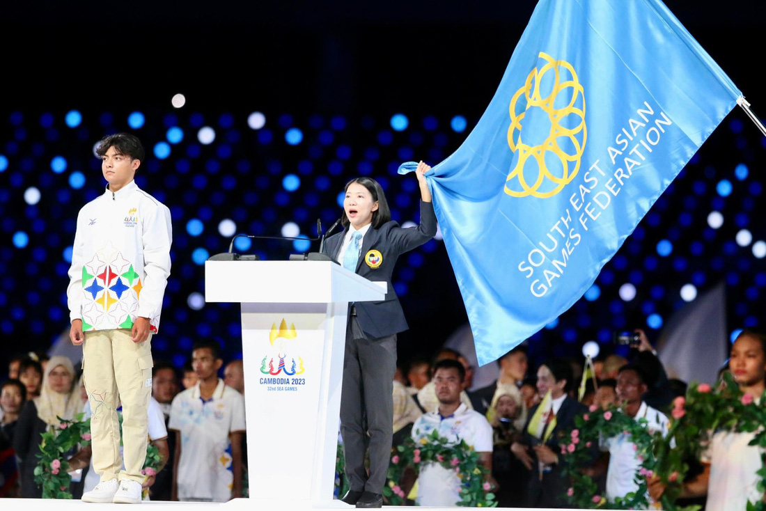 Đài đuốc bùng cháy, SEA Games 32 chính thức khai mạc - Ảnh 6.