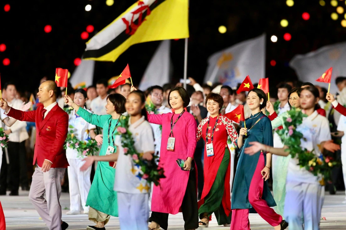 Đài đuốc bùng cháy, SEA Games 32 chính thức khai mạc - Ảnh 8.