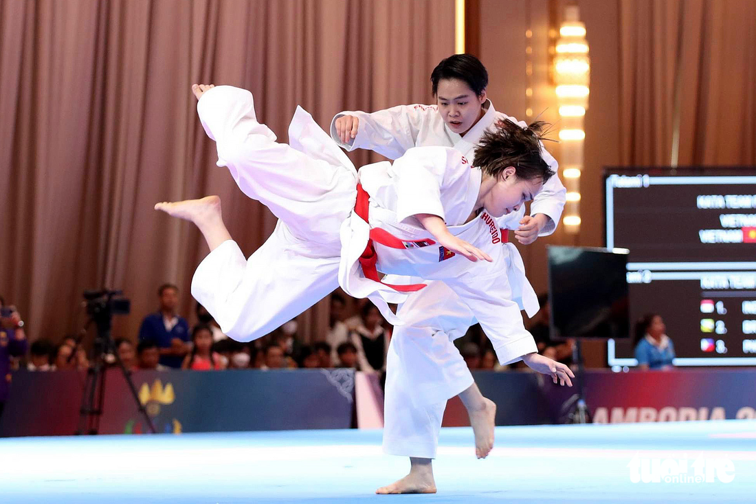 Bài biểu diễn của các cô gái karate Việt Nam ở nội dung kata đồng đội nữ - Ảnh: T.Đ
