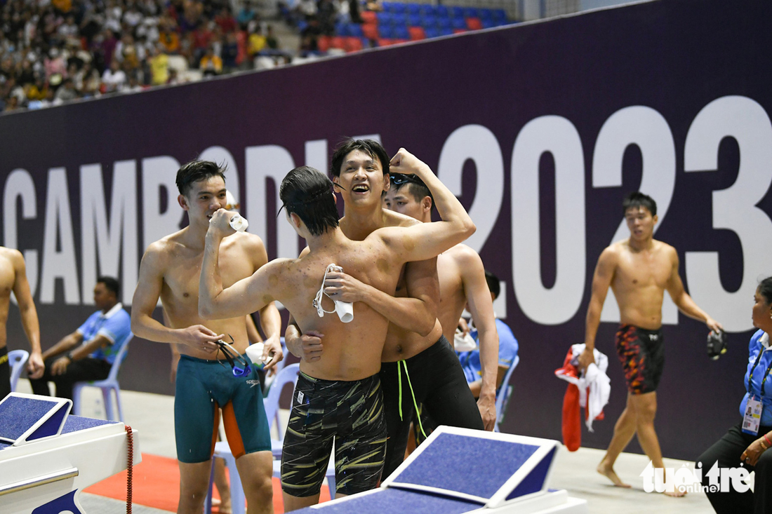 Thót tim với pha nước rút giữ lại vàng cho đội bơi Việt Nam - Ảnh 5.